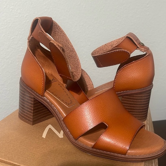 Zodiac Shoes - ZODIAC Women's Ida Block Heeled Sandal ankle strap cognac brown size 6 M